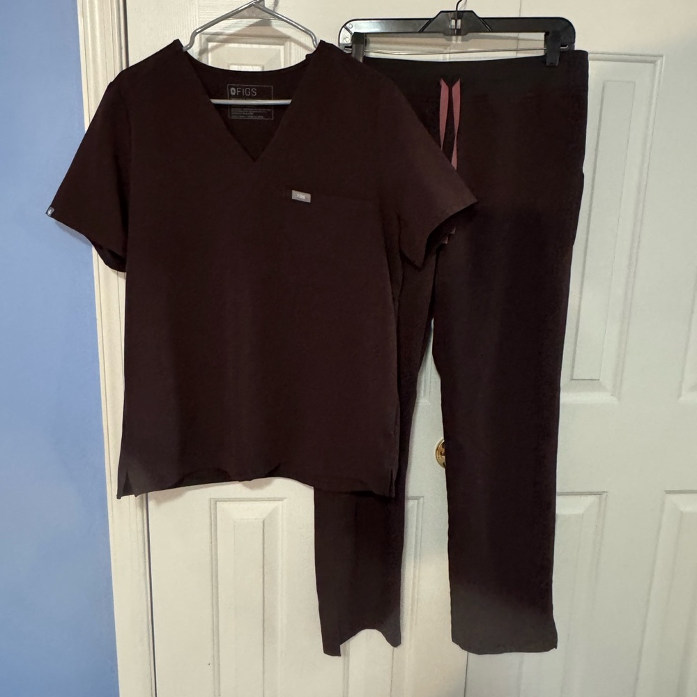 Figs dark chocolate brown scrub set